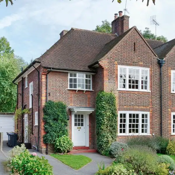 Scenarios 2 Image of UK family home - faulkners scenarios England